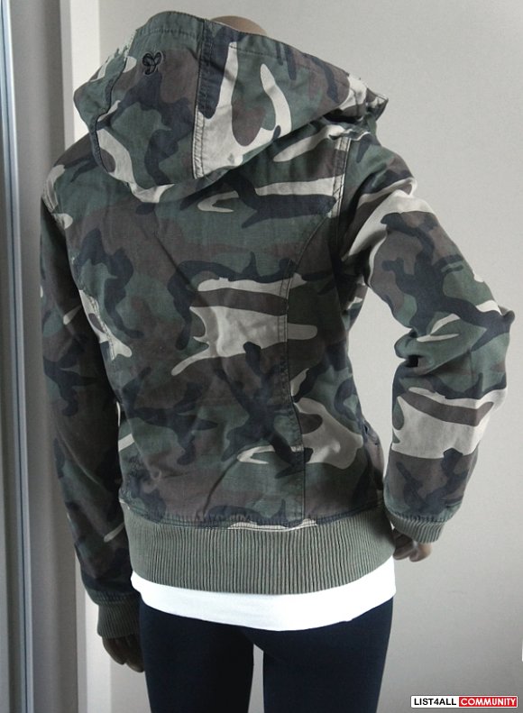 Aritzia TNA Camouflage Canvas Hooded Bomber Coat/Jacket XS