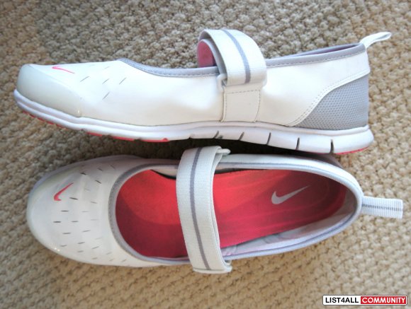 women's nike shoes with velcro strap