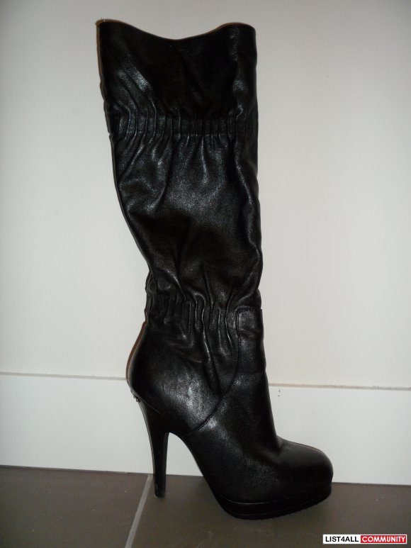 michael kors black leather boots w/gold detailing