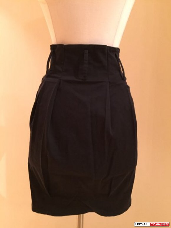 Aritzia - Wilfred black skirt w/ side zipper and pockets