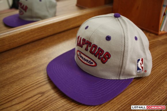 Hats: Vintage Toronto Raptors LogoAthletic snapback