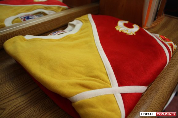 Sweaters: Vintage Calgary Flames Starter crewneck