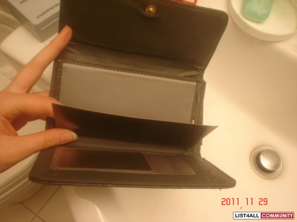 Brand New Wallet-Never used. Great Texture. Many compartments! (5$)