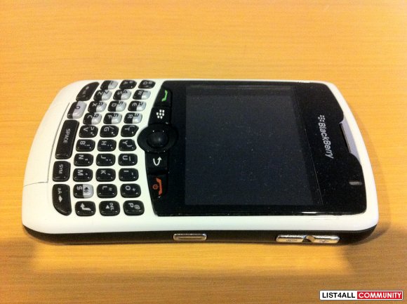 White BlackBerry Curve 8330 Brand *New* in box