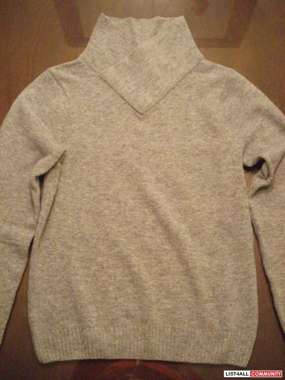 H&M 'DIVIDED' SWEATER NEVER WORN SIZE SMALL - $10