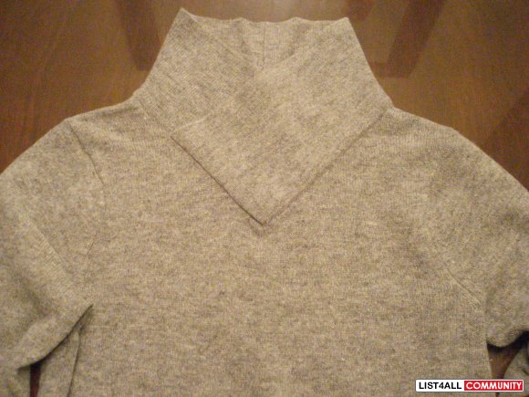H&M 'DIVIDED' SWEATER NEVER WORN SIZE SMALL - $10