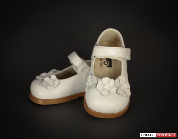BNIB See Kai Run girl shoes white - Tomi- size 5