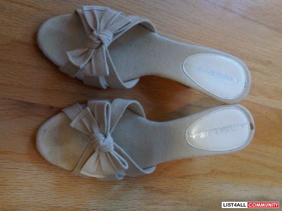 Bow cream color shoes size 5.5