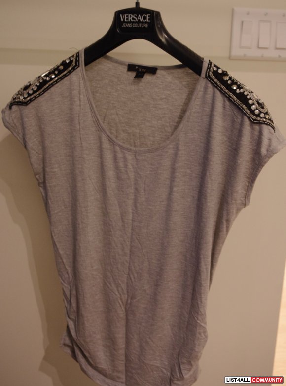 Forever 21 Gray Top - Size Medium M