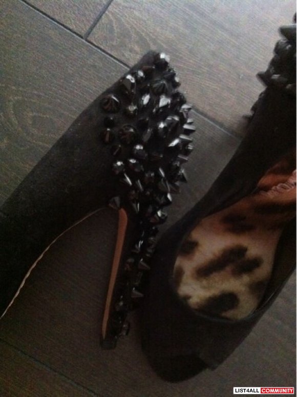 QUICSALE:SAM EDELMAN BLACK STUDDED SPIKE PEEPTOE PUMPS SIZE 6.5
