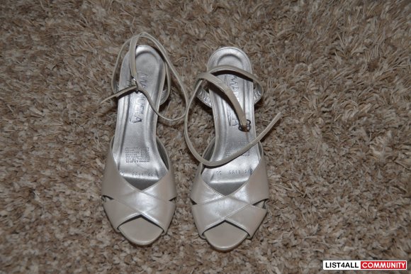 White wedding shoes just used 5 hrs very comfy size 8 - 8.5