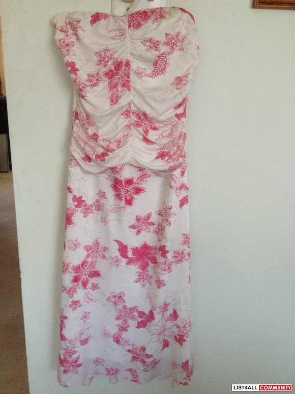 Le Chateau Strapless White/Pink Floral Dress, Knee Length; Size XXS