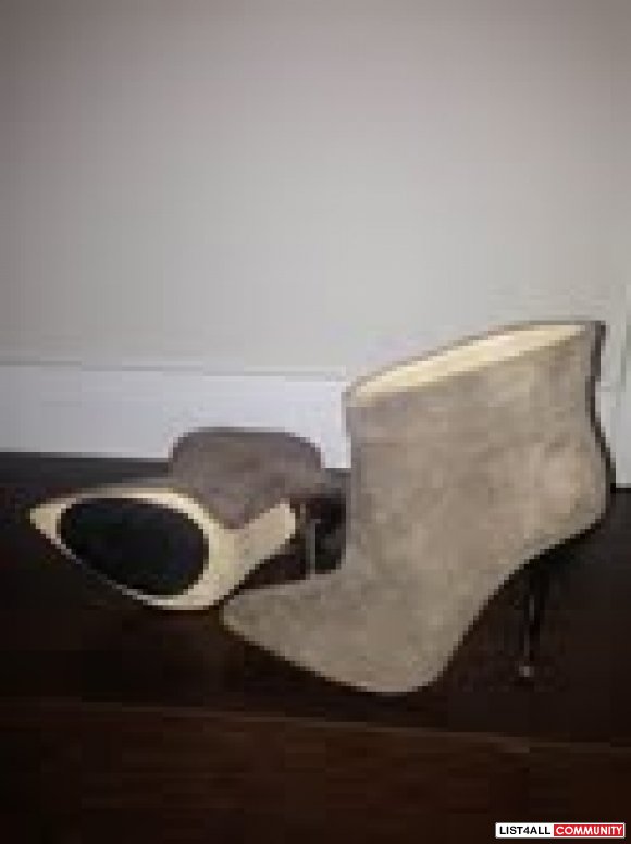 Aldo Beige suede ankle boots size 6