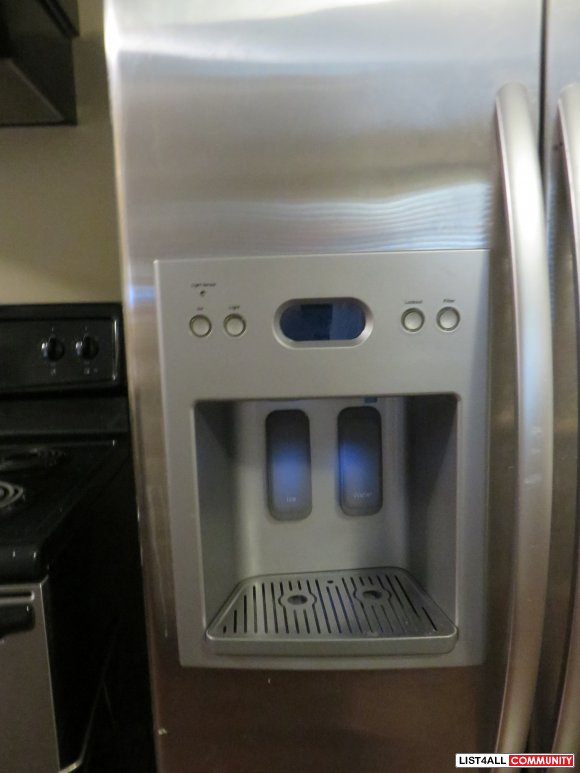 Kitchenaid . Side by side refrigerator Stainless Steel  $750