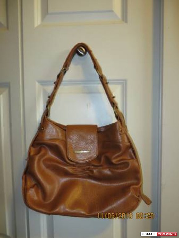 Matt and Nat  purse in Excellent condition $ 20 eacu