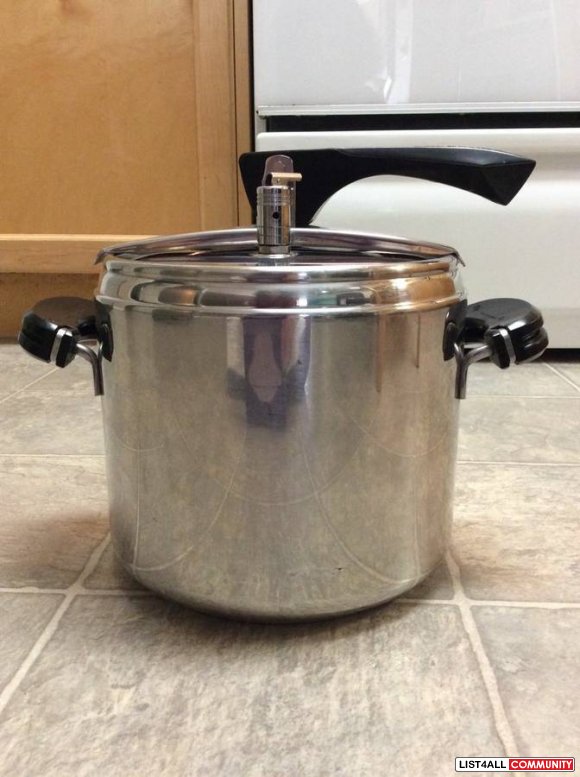 3 Lagostina pressure cooker , capacity 7 L, in a very good condition, 