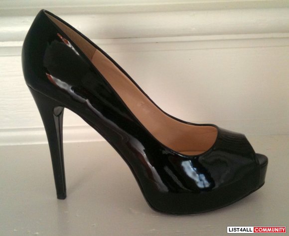 guess black patent leather pumps