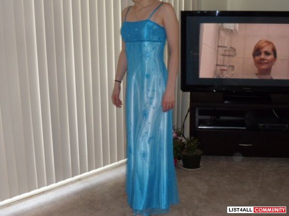 Grad dress fits size medium to small