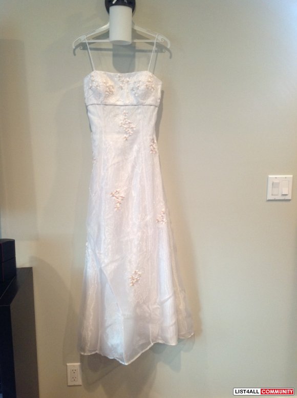 Beautiful White Grad/Wedding Dress/ Bridesmaid dress