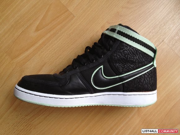 Nike High Tops (Black/Green) SIZE 9.5
