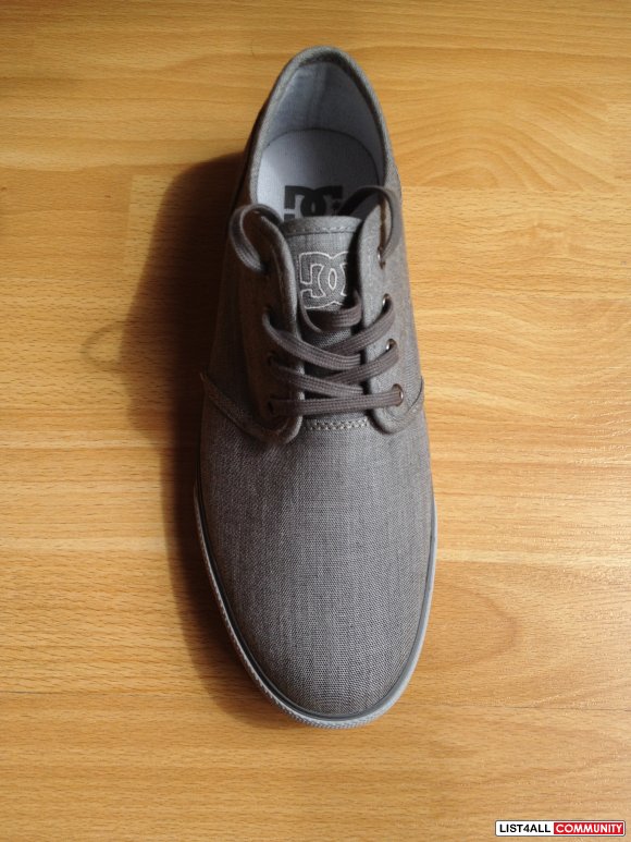 New Grey DC shoes SIZE 9 (Studio TX)