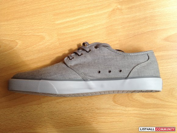 New Grey DC shoes SIZE 9 (Studio TX)