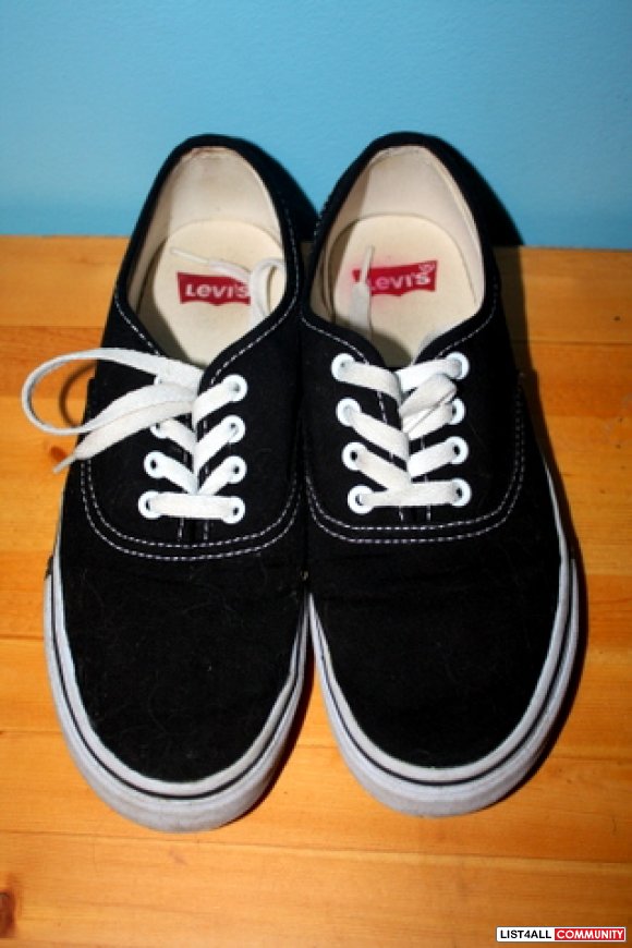 size 8.5 black levis shoes!