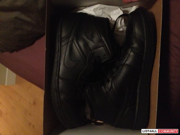Jordan 1's - Stealth Black
