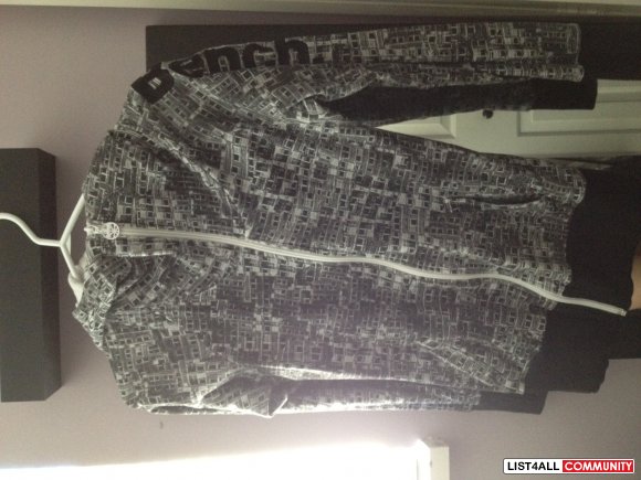 Bench Patterned Hoodie, Size L