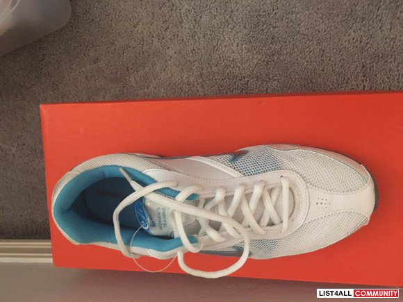 Womens Nike Runners - Size 8.5 - Never worn - Blue/White