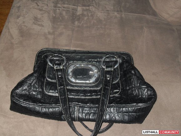 black guess purse