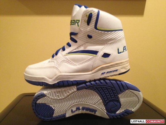 sneakers 90s style
