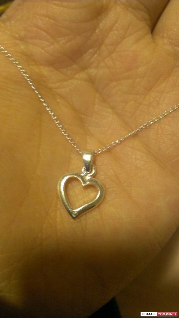 BRAND NEW HEART NECKLACE STERLING SILVER