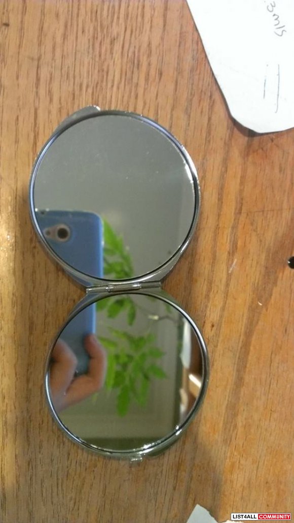 small cute travelling mirror to go/touchup your makeup