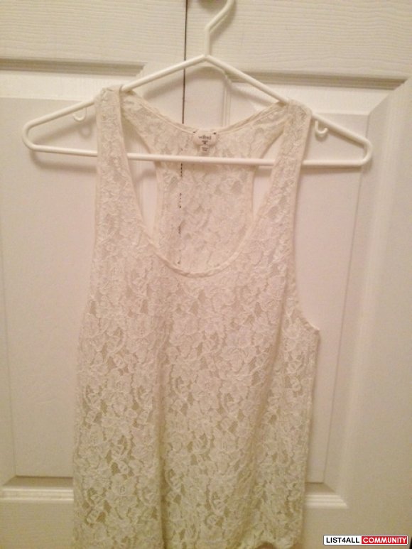 Wilfred Aritzia cream / white lace tank