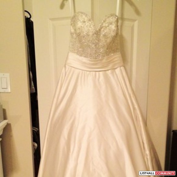 Allure Bridal Wedding Gown Dress Bridal Size 6 Style 8904