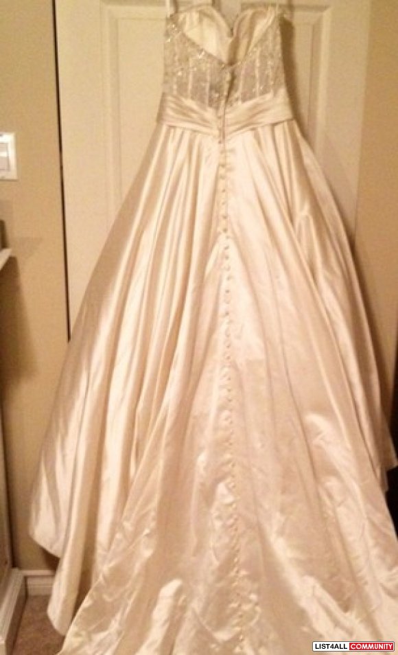 Allure Bridal Wedding Gown Dress Bridal Size 6 Style 8904