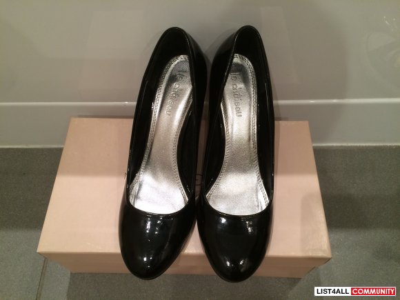 LE CHATEAU Black Heels