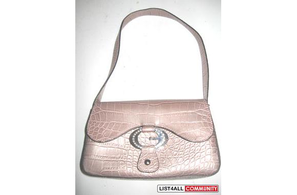 GUESS PURSEUsed less than 5XPlumish colourOne zip 