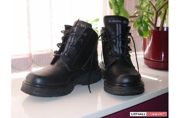 DR. MARTEN'S Airwalk Boot Black, UK Sz 4 (US Women