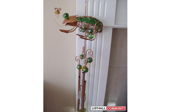 Frog Wind Chimes - small chip off one piece of green glass - not notic