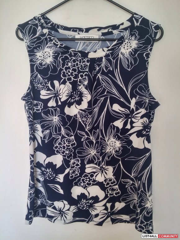 Floral Pleated-Front Sleeveless Top M