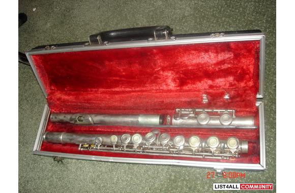 FLUTE  02131  "PRESTIGE"  with case,clea
