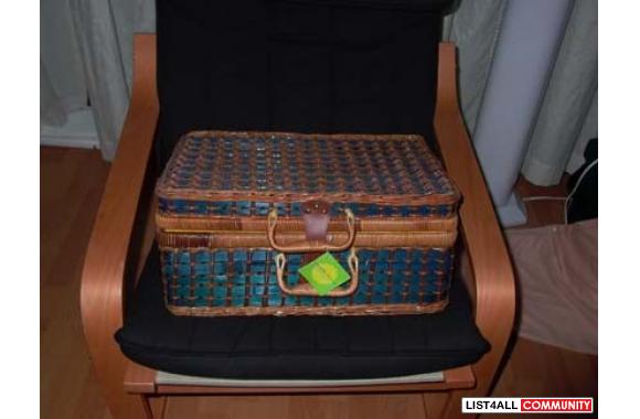 Picnic Basket  Includes 4 Plates, 4 Cups Utensils 