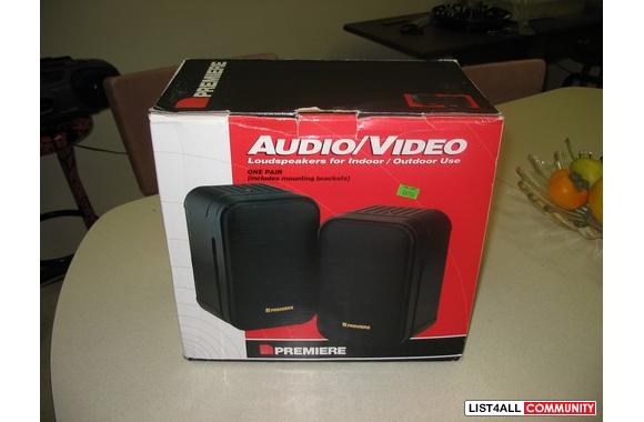 pair of Premiere LE 120 indoor/outdoor speakersmad