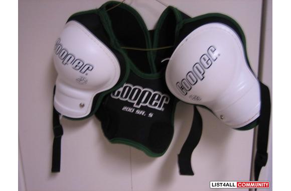 Hockey Shoulder Pad  Senior Size 5 Used couple of 