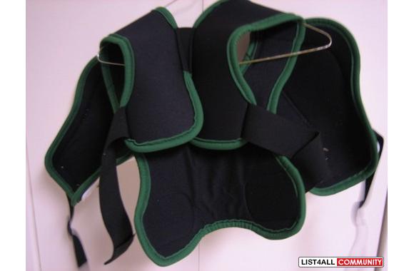Hockey Shoulder Pad  Senior Size 5 Used couple of 