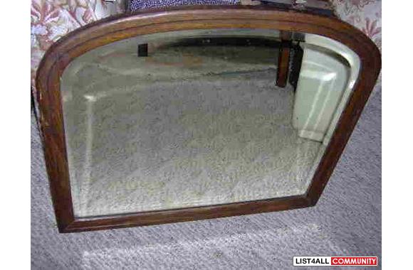 Antique oak framed bevelled mirror measures 22.5&q