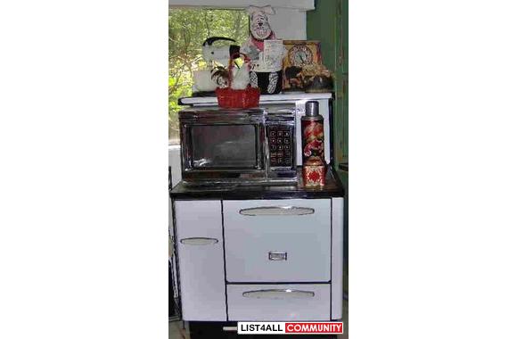 All fired up! Yes, this vintage Good Cheer wood st