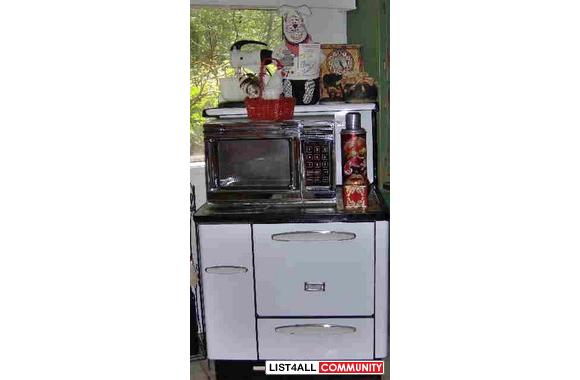 All fired up! Yes, this vintage Good Cheer wood st